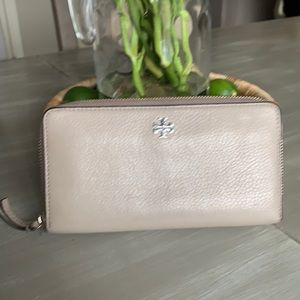 Tory Burch wallet